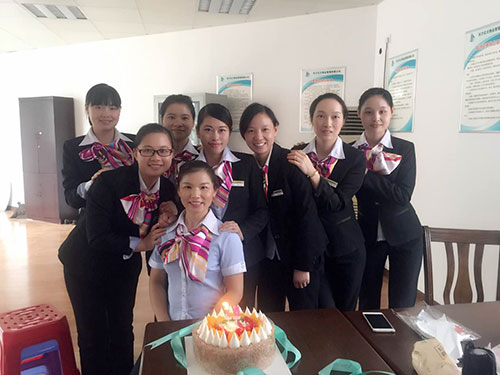 爲堅守在工作崗位的員工過(guò)生日1